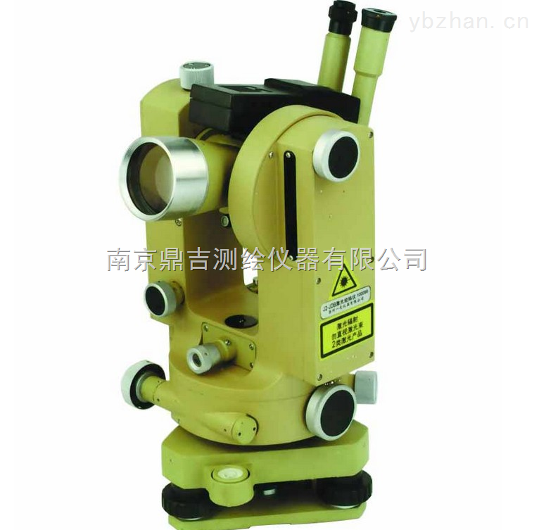 产品特点: 本产品是在J2-2光学经纬仪上引入半导体激光器,通过望远镜发射。激光束与望远镜视准轴保持同轴、同焦。因此,本产品除具备光学经纬仪的所有功能外,还提供一条可见的激光束,十分便利于工程施工。由于半导体激光发射器较气体发生器具有使用寿命长、功耗小等优点,使得本产品使用两节AA电池可工作一个工作日。本产品还配置了双弯管目镜,便于使用者观测天顶方向。若不使用激光,本仪器仍可作一般2″光学经纬仪使用。 技术参数: